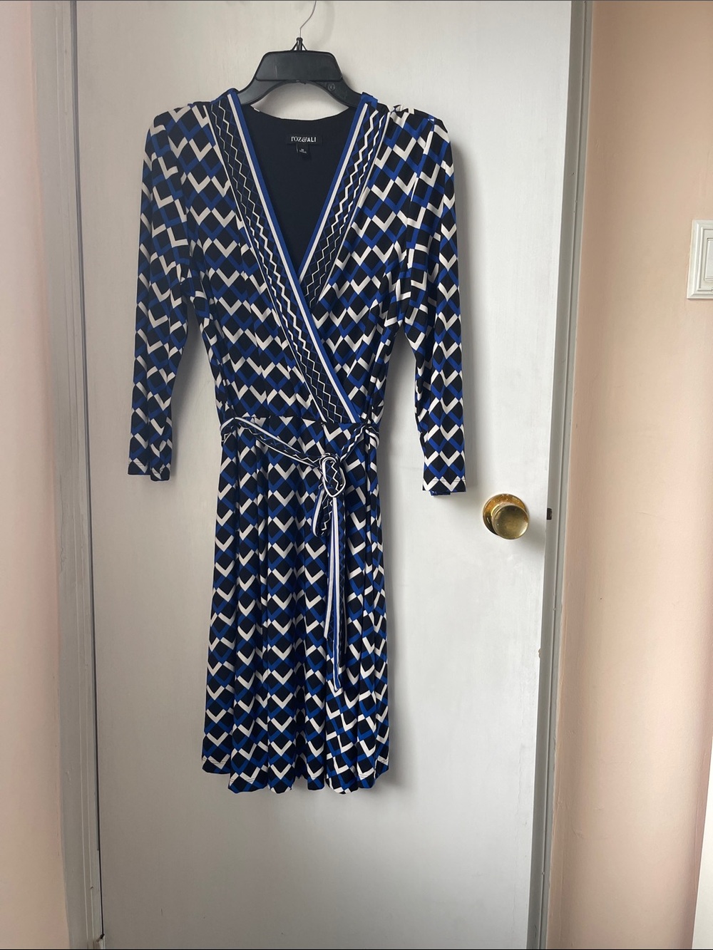 NWOT Roz & Ali Blue Black White Geometric Wrap Dress size M